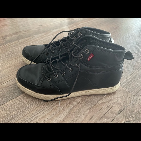 Levi’s - Picture 2 of 3